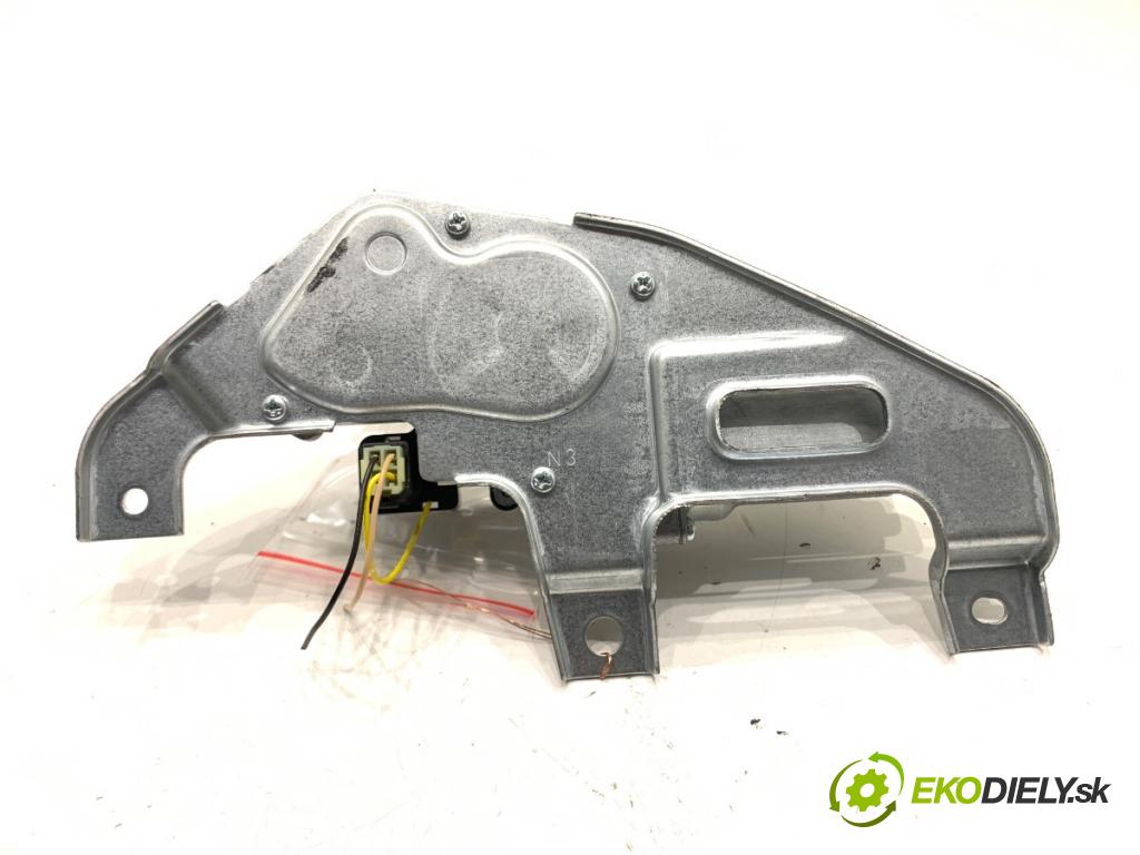 SUZUKI SX4 liftback 2019 103 kW 1.4 T (AKK 414) 1373 motor stěračů zadní část