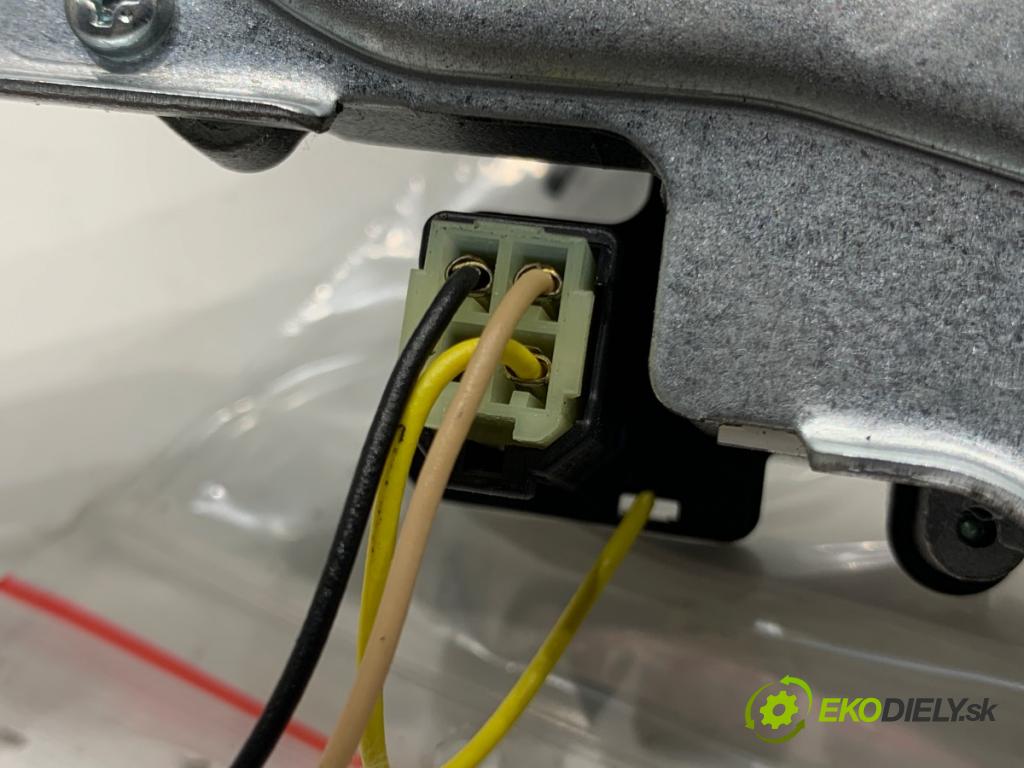 SUZUKI SX4 liftback 2019 103 kW 1.4 T (AKK 414) 1373 motor stěračů zadní část