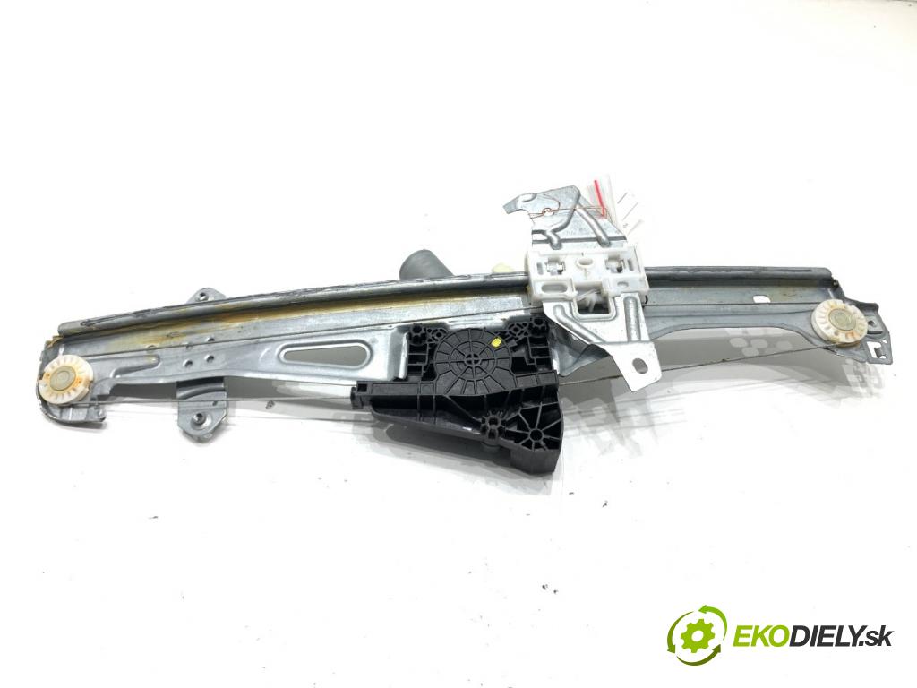 SUZUKI SX4 liftback 2019 103 kW 1.4 T (AKK 414) 1373 mechanismus okna levý přední část 83460-61M10
