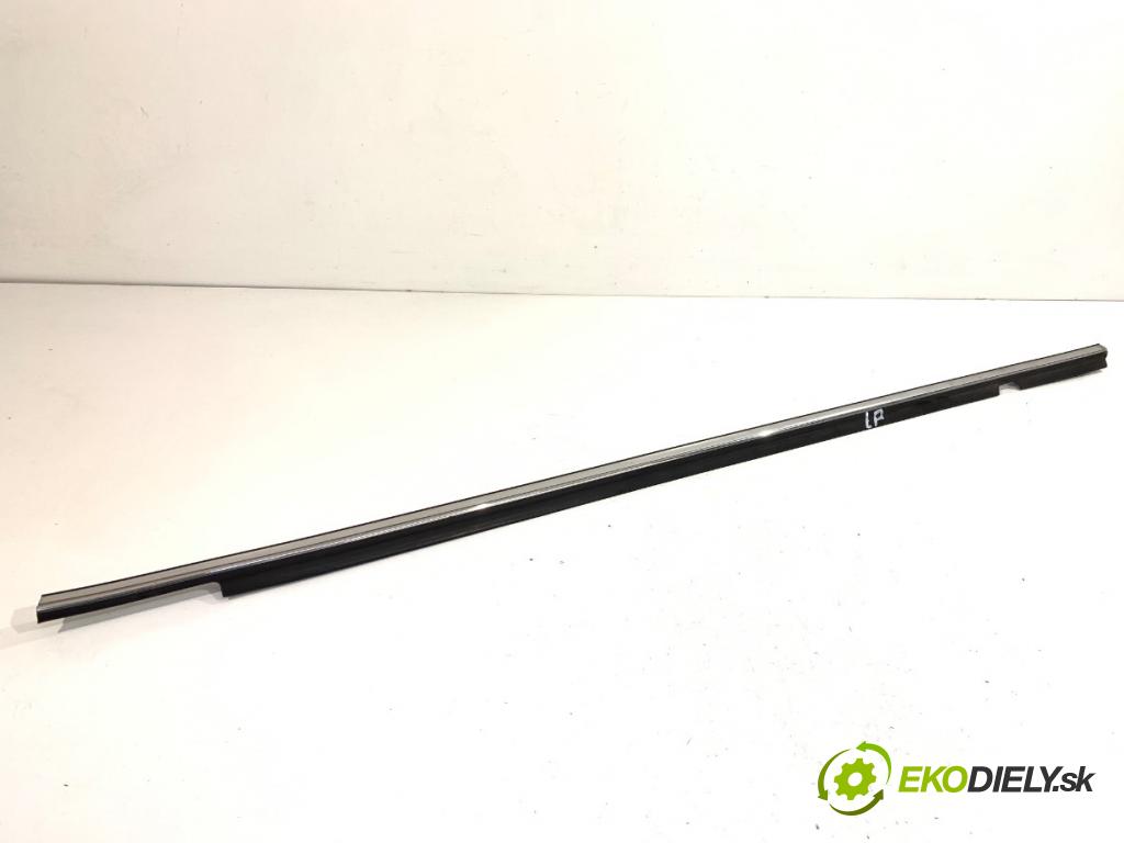 SUZUKI SX4 liftback 2019 103 kW 1.4 T (AKK 414) 1373 lišta Sbírání: přední část levý 