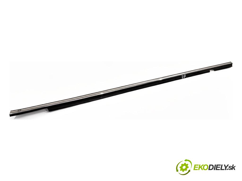 SUZUKI SX4 liftback 2019 103 kW 1.4 T (AKK 414) 1373 lišta Sbírání: přední část levý