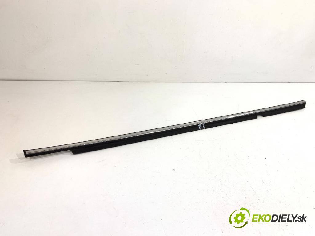 SUZUKI SX4 liftback 2019 103 kW 1.4 T (AKK 414) 1373 lišta Sbírání: zadní část pravý 
