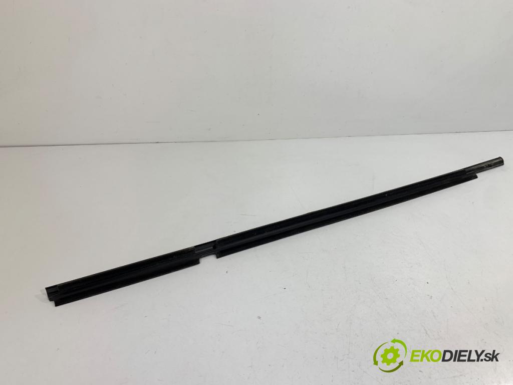 SUZUKI SX4 liftback 2019 103 kW 1.4 T (AKK 414) 1373 Lišta Sbírání: zad pravy