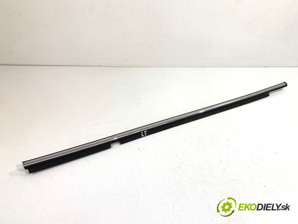 SUZUKI SX4 liftback 2019 103 kW 1.4 T (AKK 414) 1373 lišta Sbírání: zadní část levý 