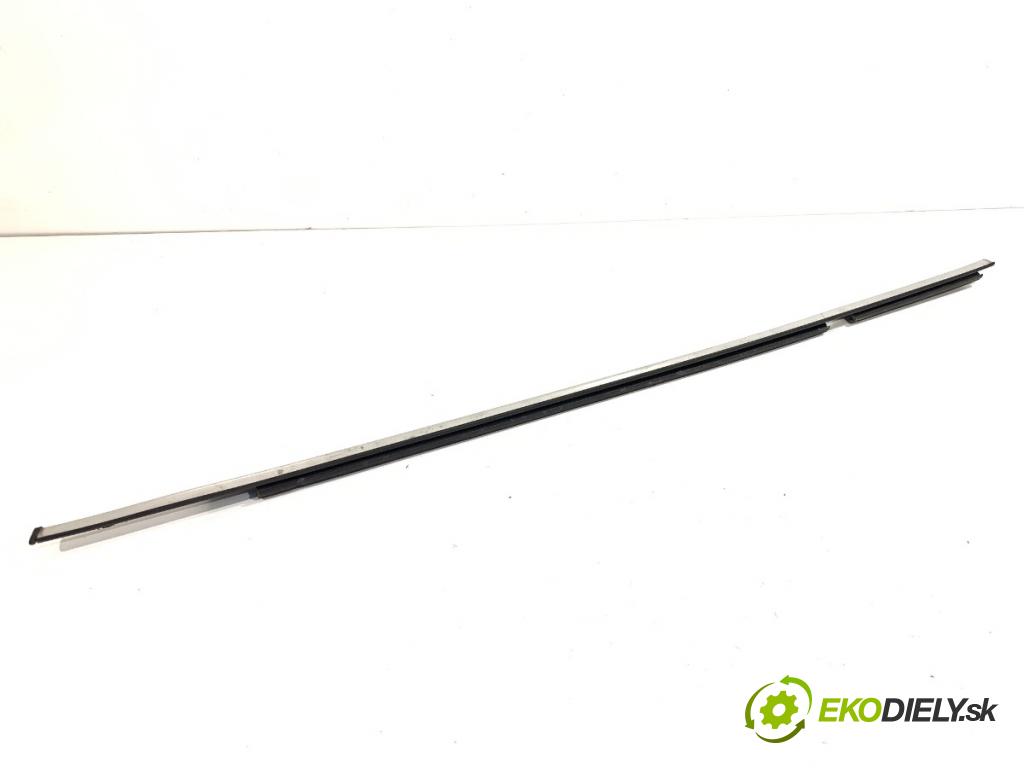 SUZUKI SX4 liftback 2019 103 kW 1.4 T (AKK 414) 1373 lišta Sbírání: zadní část levý