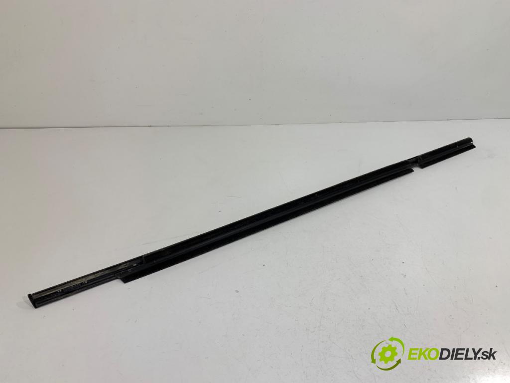 SUZUKI SX4 liftback 2019 103 kW 1.4 T (AKK 414) 1373 lišta Sbírání: zadní část levý