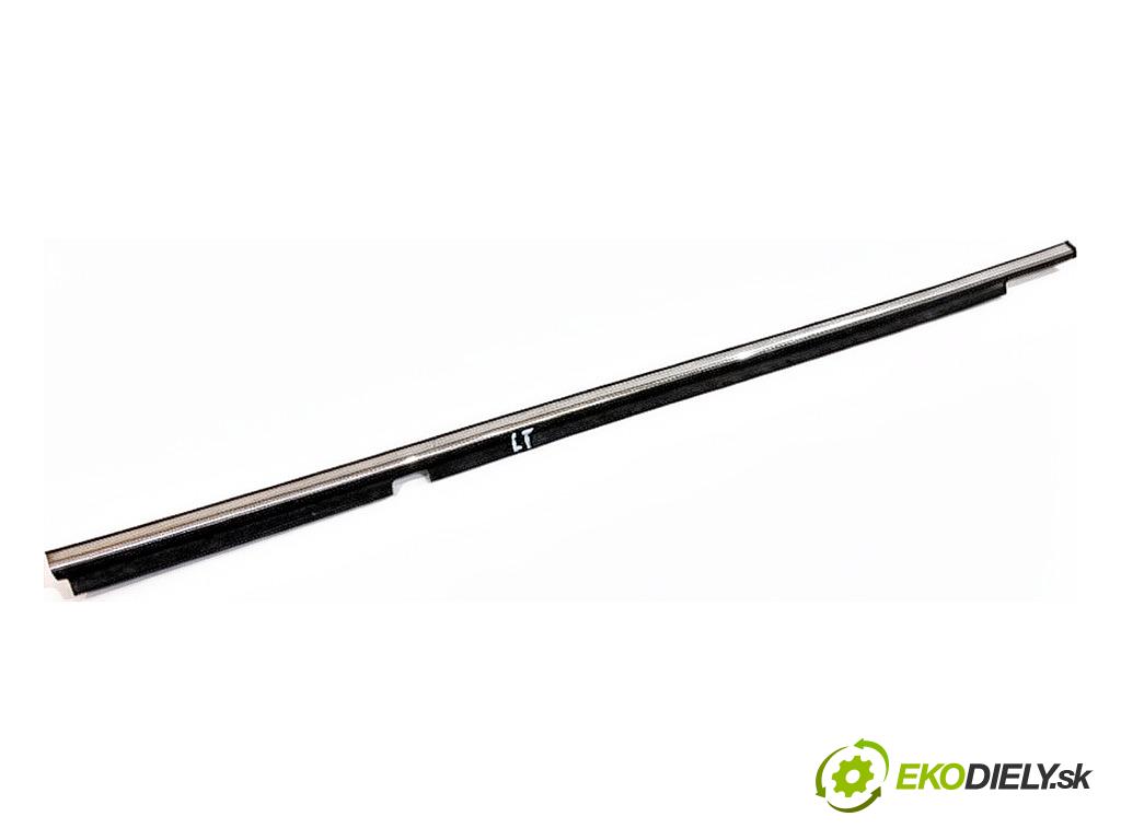 SUZUKI SX4 liftback 2019 103 kW 1.4 T (AKK 414) 1373 lišta Sbírání: zadní část levý