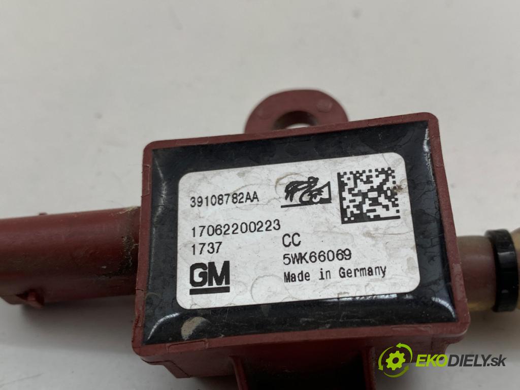 OPEL INSIGNIA B Kombi 2017 121 kW 1.5 (35) 1490 snímač nárazu OCHRANA Chodci 39108782AA