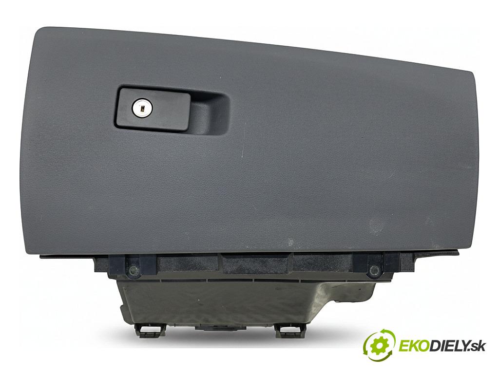 VOLVO V70 III Kombi 2010 170 kW 2.5 T 2521 přihrádka kastlík spolujezdce 30676278 (Přihrádka (kastlík))