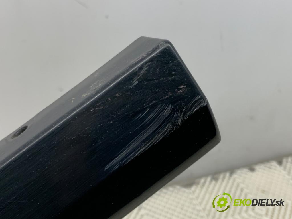 VOLVO V70 III Kombi 2010 170 kW 2.5 T 2521 Lišta Dvere pravy predný 39885604