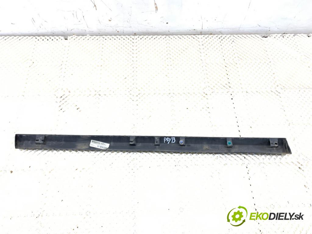 VOLVO V70 III Kombi 2010 170 kW 2.5 T 2521 Lišta Dvere pravy predný 39885604