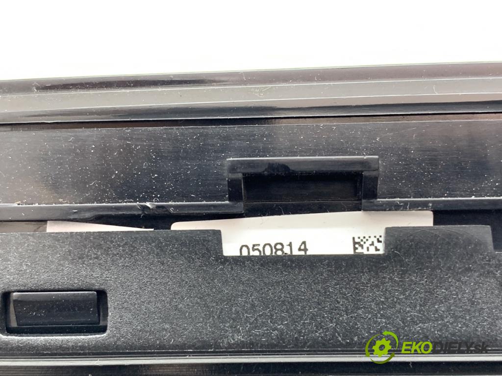 BMW F30 sedan 2014 155 kW 325 d 1995 Panel ovládania kúrenia  (Prepínacie páčky pod volantom)