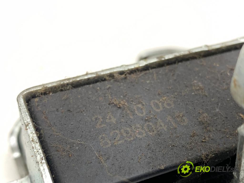 SEAT IBIZA IV liftback 2009 51 kW 1.2 1198 zámok dveří zadní část