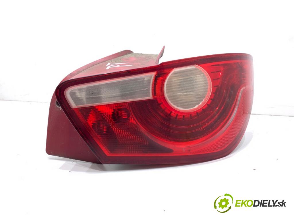 SEAT IBIZA IV liftback 2009 51 kW 1.2 1198 světlo pravý zadní část 