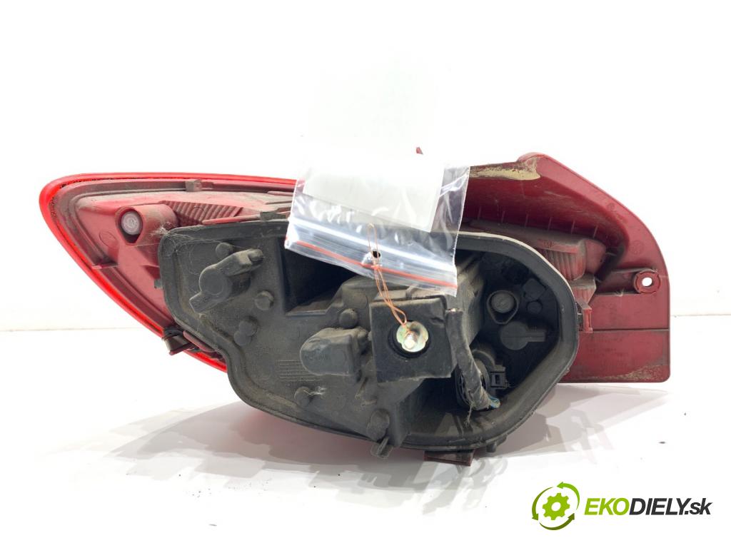 SEAT IBIZA IV liftback 2009 51 kW 1.2 1198 světlo pravý zadní část