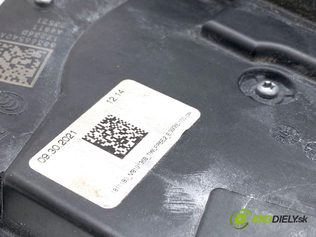 JEEP GRAND CHEROKEE WL SUV 2021 210 kW 3.6 4WD 3604 zámok dveře pravý přední část
