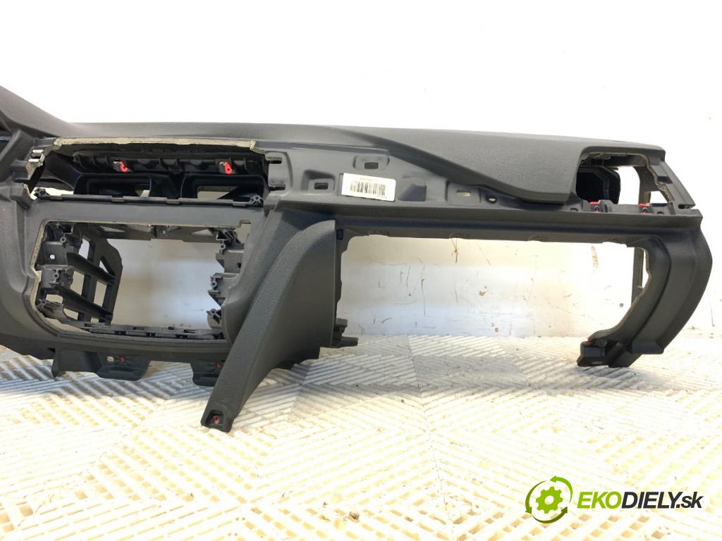 BMW F30 sedan 2014 155 kW 325 d 1995 palubní doska POLŠTÁŘ: