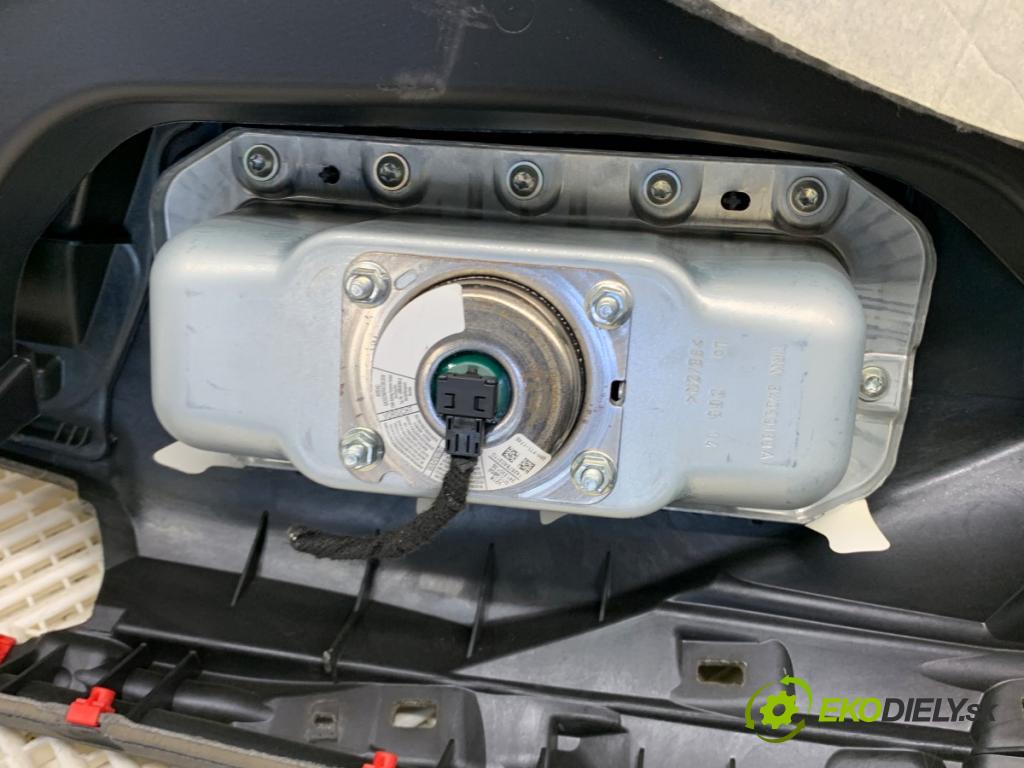 BMW F30 sedan 2014 155 kW 325 d 1995 palubní doska POLŠTÁŘ: