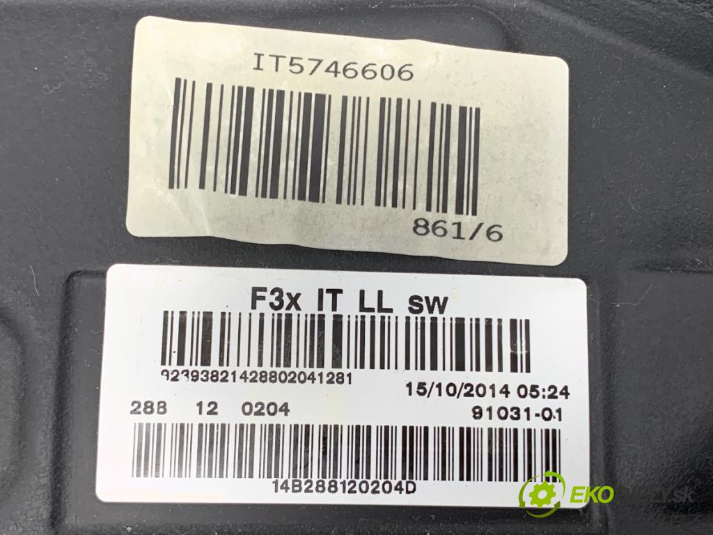 BMW F30 sedan 2014 155 kW 325 d 1995 palubní doska POLŠTÁŘ:
