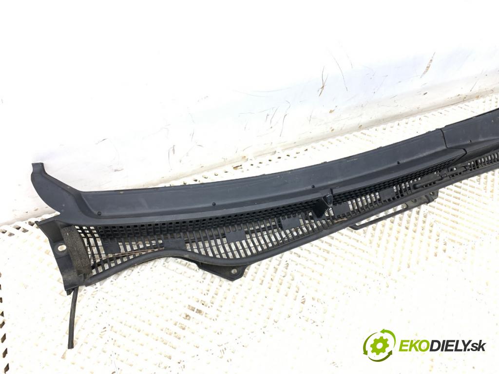 SUZUKI SX4 liftback 2019 103 kW 1.4 T (AKK 414) 1373 Torpédo, plast pod čelné okno 72343-61M1 (Torpédo (plast pod čelným sklom))