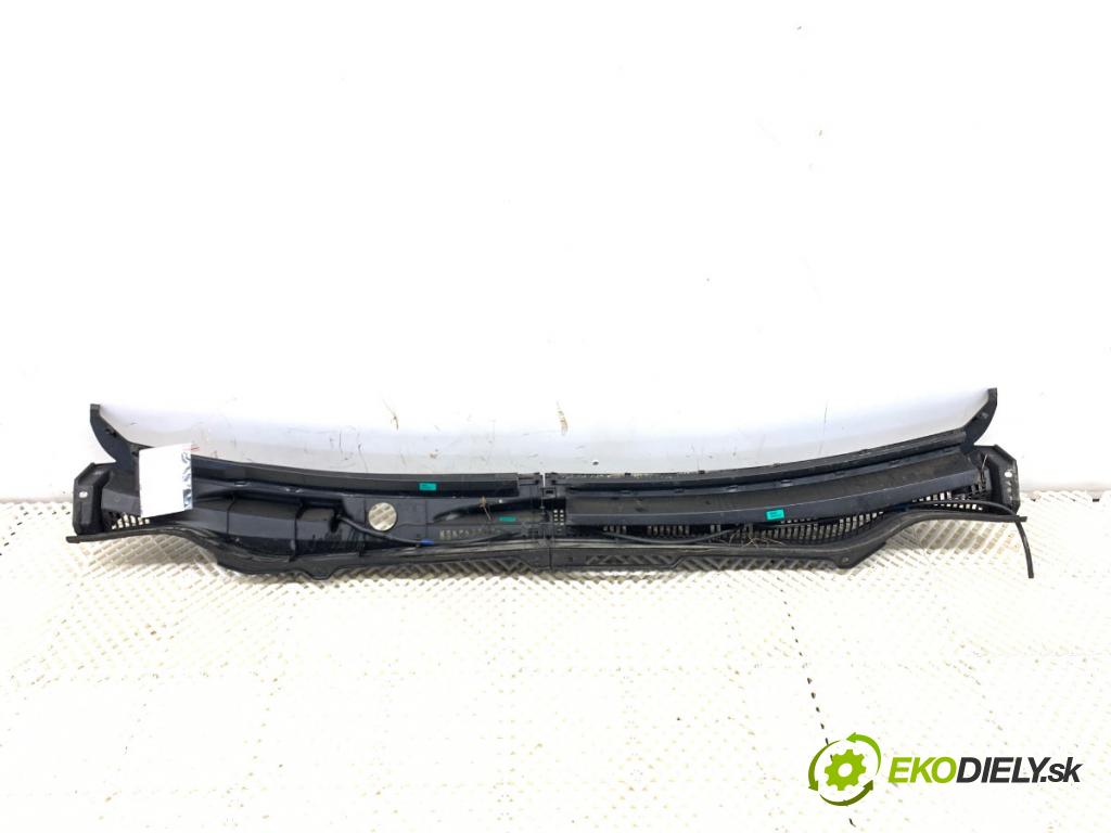 SUZUKI SX4 liftback 2019 103 kW 1.4 T (AKK 414) 1373 Torpédo, plast pod čelné okno 72343-61M1 (Torpédo (plast pod čelným sklom))