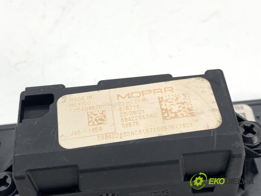 JEEP GRAND CHEROKEE WL SUV 2021 210 kW 3.6 4WD 3604 HNÍZDO: USB 68422663AC