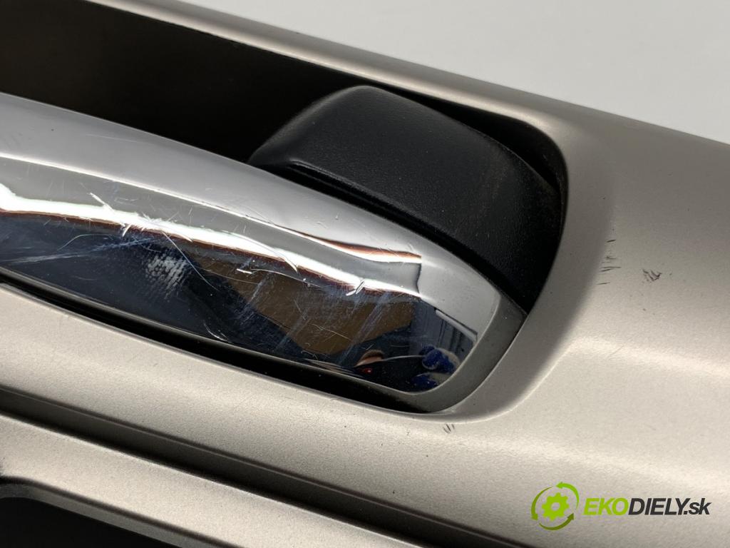 LEXUS CT liftback 2020 100 kW 200h (ZWA10_) 1798 klika vnitřní pravý zadní část
