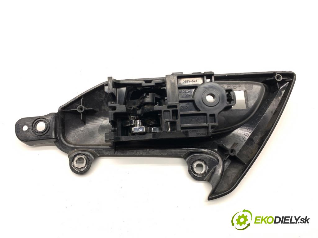 LEXUS CT liftback 2020 100 kW 200h (ZWA10_) 1798 klika vnitřní pravý zadní část