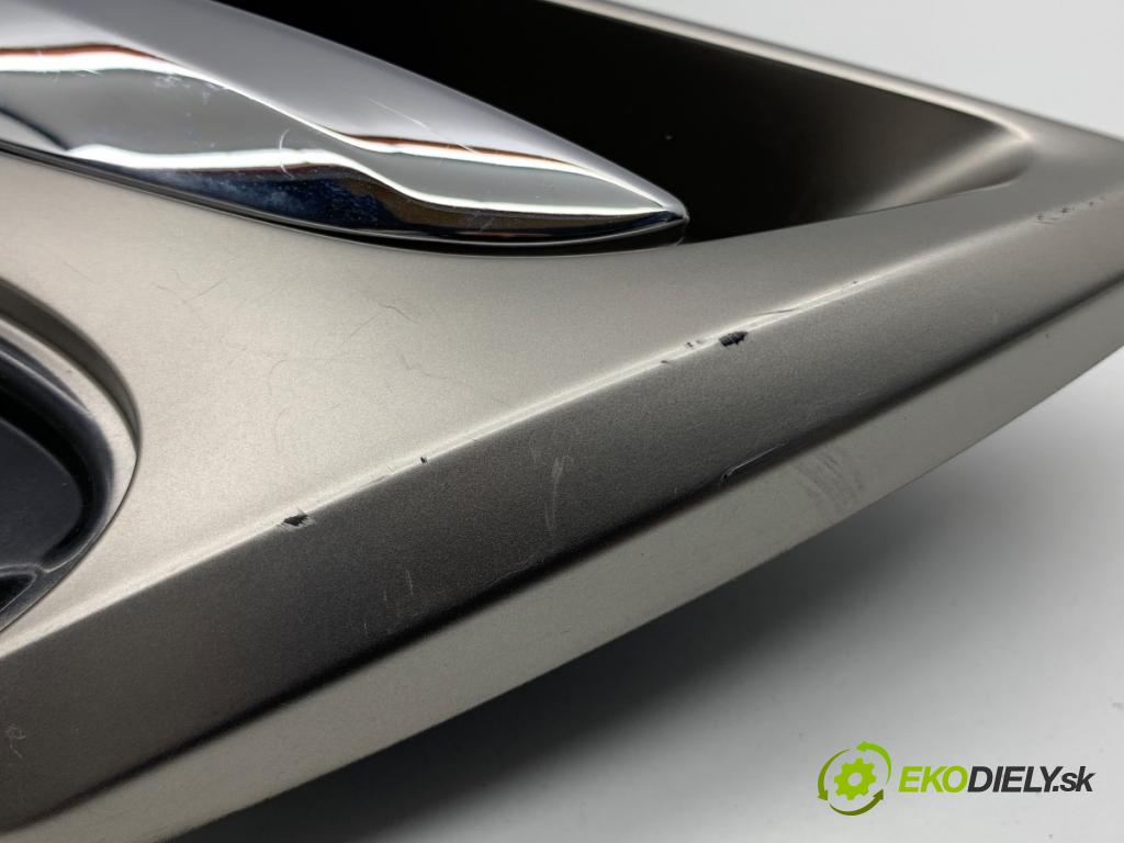 LEXUS CT liftback 2020 100 kW 200h (ZWA10_) 1798 klika vnitřní levý zadní část