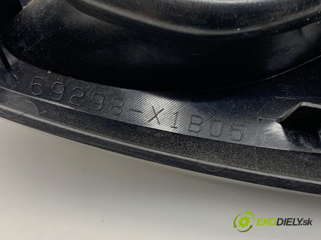LEXUS CT liftback 2020 100 kW 200h (ZWA10_) 1798 klika vnitřní levý zadní část