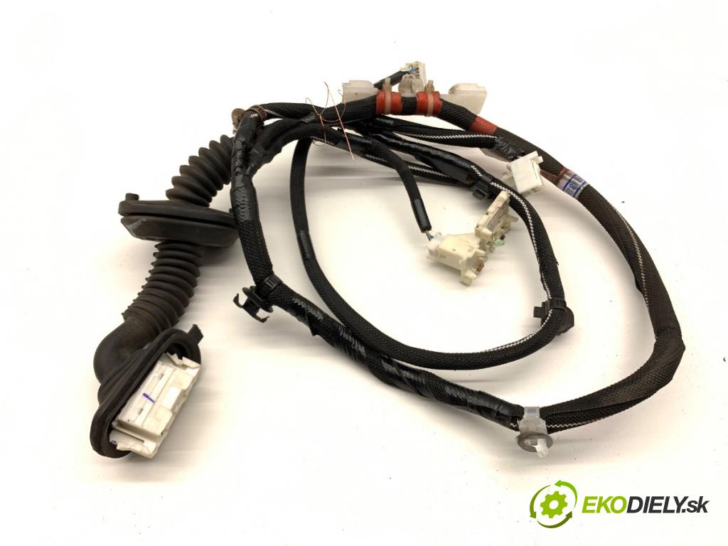 LEXUS CT liftback 2020 100 kW 200h (ZWA10_) 1798 Káblovačka Dvere zad pravy 82153-76020