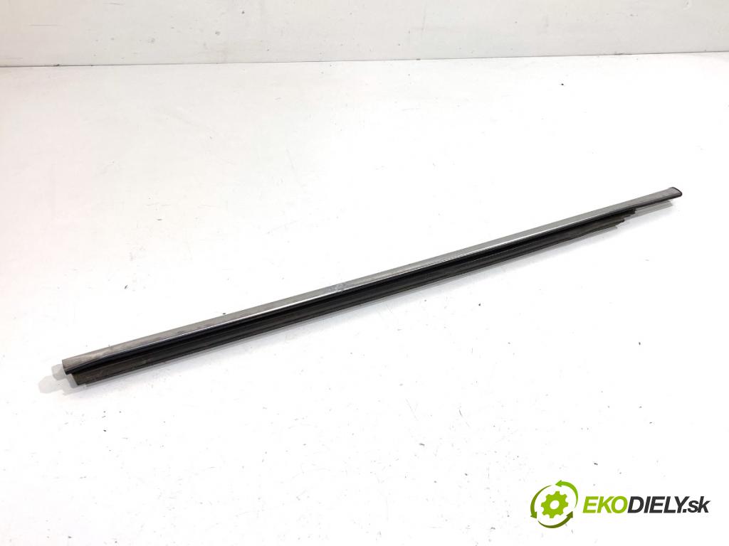 LEXUS CT liftback 2020 100 kW 200h (ZWA10_) 1798 lišta Sbírání: zadní část pravý