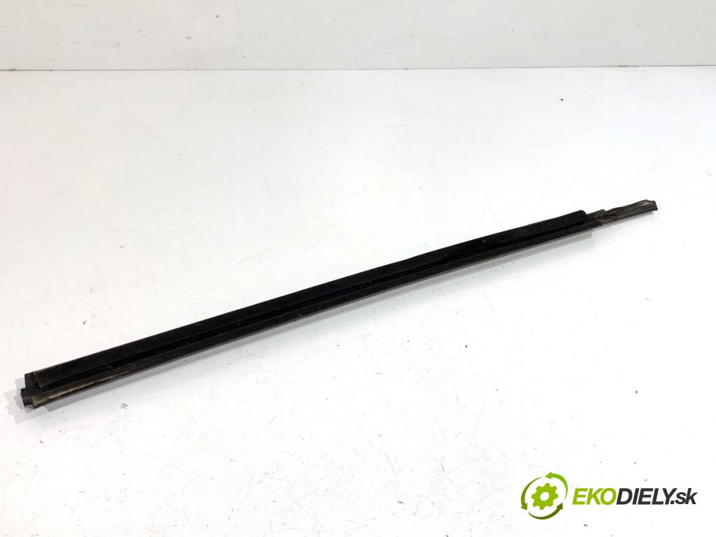 LEXUS CT liftback 2020 100 kW 200h (ZWA10_) 1798 lišta Sbírání: zadní část pravý