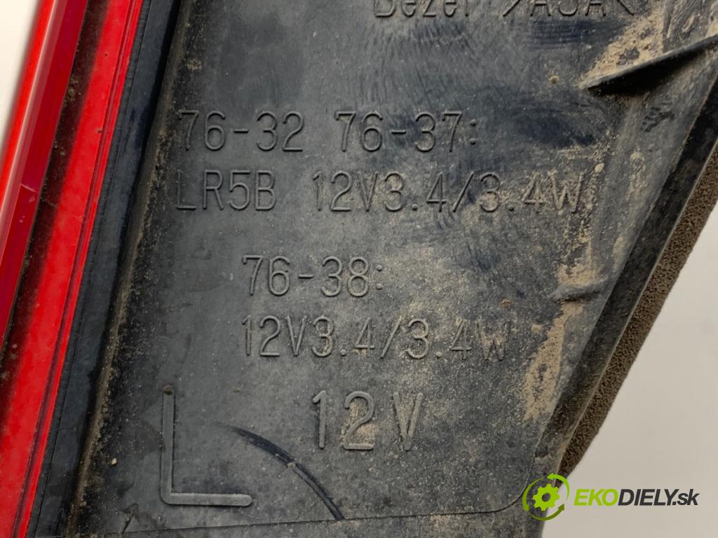 LEXUS CT liftback 2020 100 kW 200h (ZWA10_) 1798 světlo levý zadní část vnitřní
