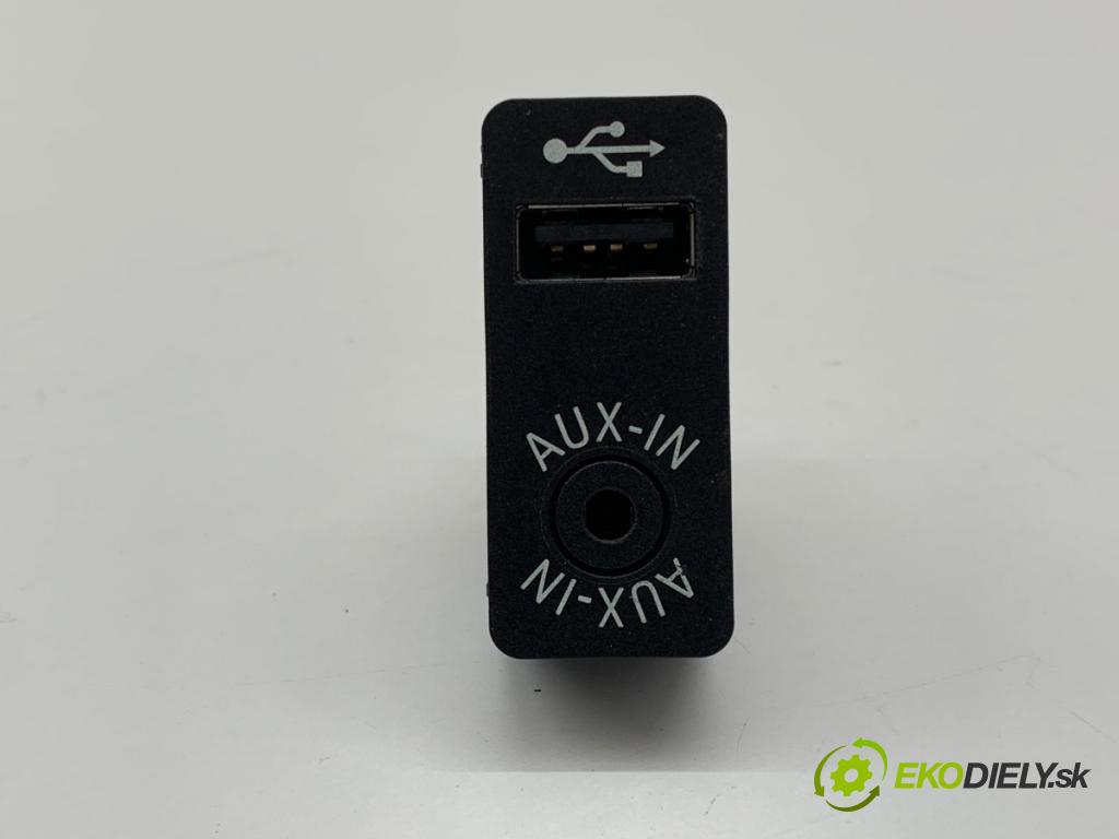 BMW F30 sedan 2014 155 kW 325 d 1995 HNÍZDO: USB 9229246
