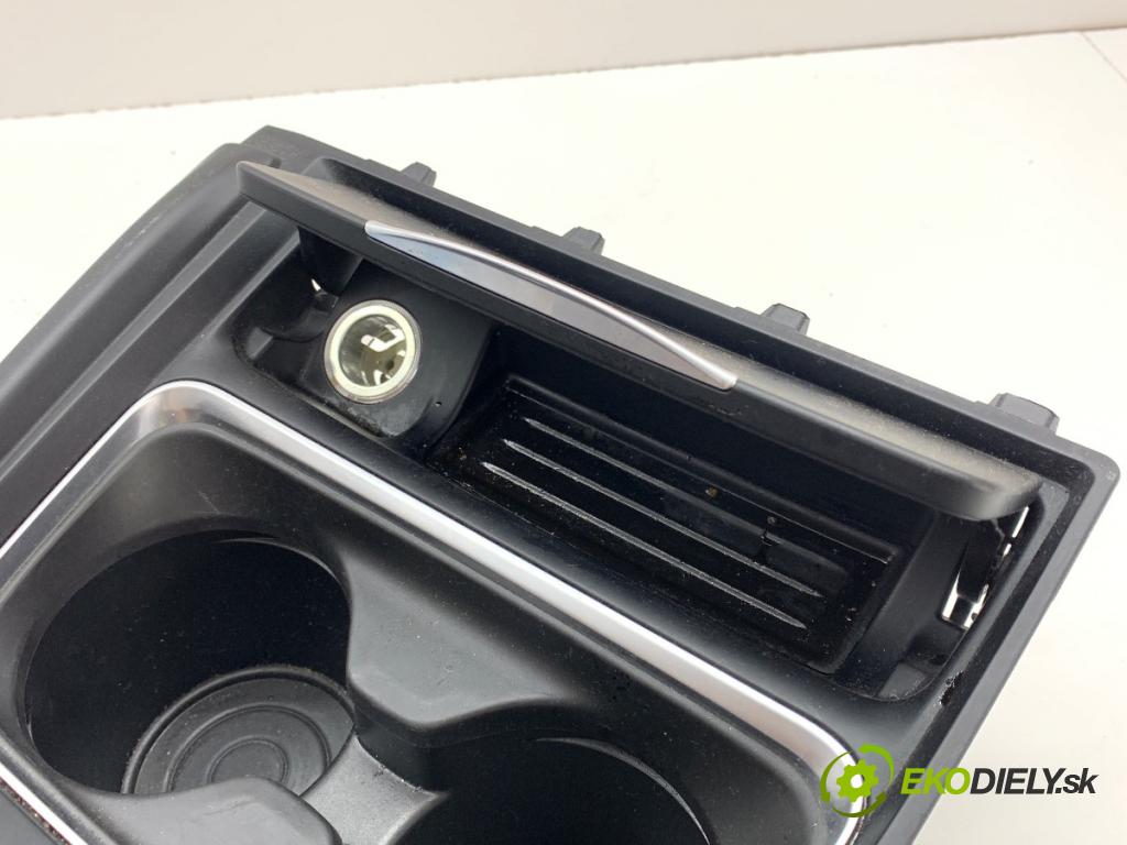 BMW F30 sedan 2014 155 kW 325 d 1995 držák na nápoje 9218925 (Držák nápojů)