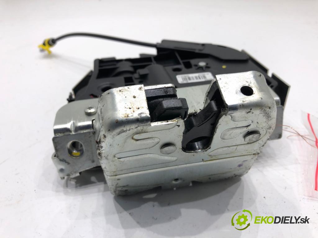 VOLVO V70 III Kombi 2010 170 kW 2.5 T 2521 zámok dverí zad 31276954