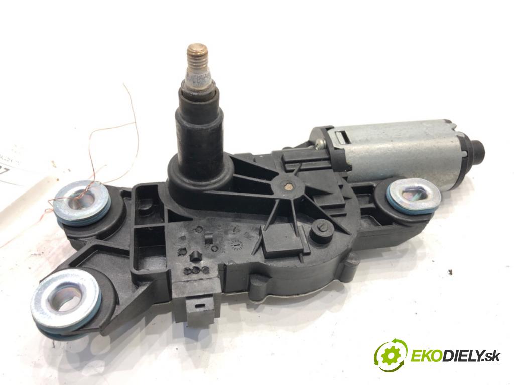 VOLVO V70 III Kombi 2010 170 kW 2.5 T 2521 Motor stieračov zad W000023200