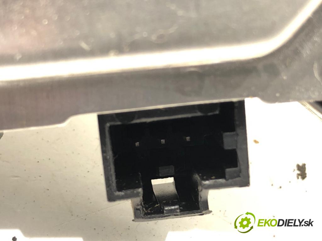 VOLVO V70 III Kombi 2010 170 kW 2.5 T 2521 Motor stieračov zad W000023200