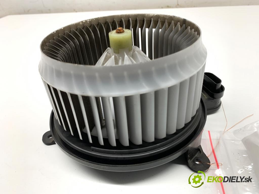 LEXUS CT liftback 2020 100 kW 200h (ZWA10_) 1798 ventilátor kúrenia