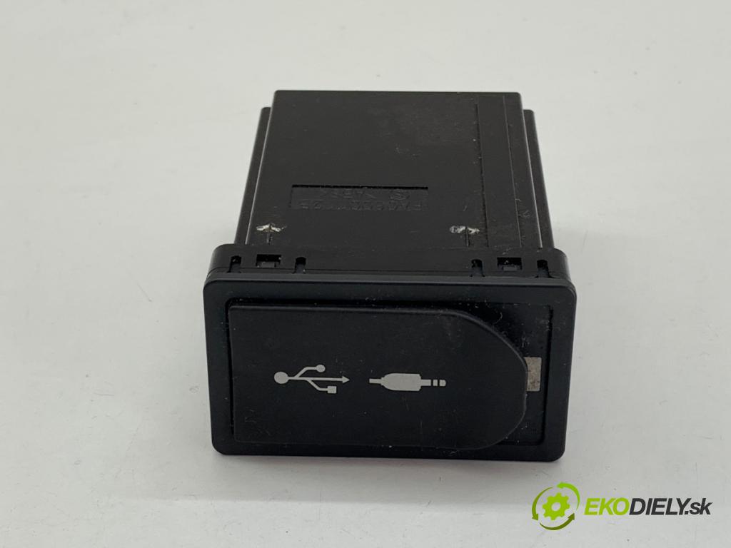LEXUS CT liftback 2020 100 kW 200h (ZWA10_) 1798 HNÍZDO: USB 86190-76040