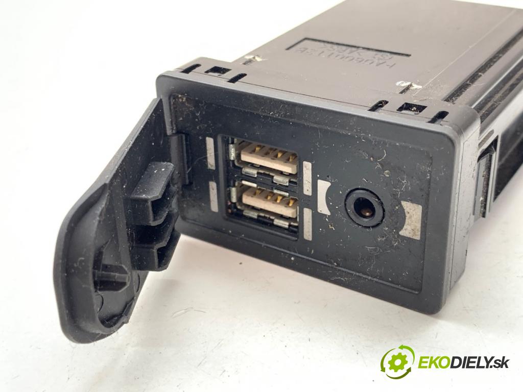 LEXUS CT liftback 2020 100 kW 200h (ZWA10_) 1798 HNÍZDO: USB 86190-76040