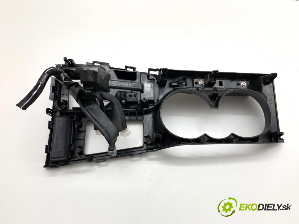 LEXUS CT liftback 2020 100 kW 200h (ZWA10_) 1798 lišta clona TUNEL: 58825-76010