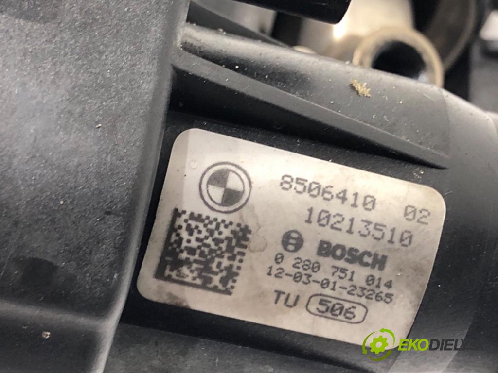 BMW F30 sedan 2012 120 kW 320 d 1995 potrubí sání 7807991 (Sací potrubí)