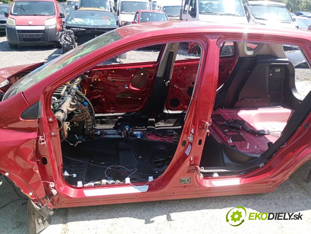 SUZUKI SX4 liftback 2019 103 kW 1.4 T (AKK 414) 1373 KAROSERIA ČTVRŤÁK blatník práh střecha PODŁUŻNICA
