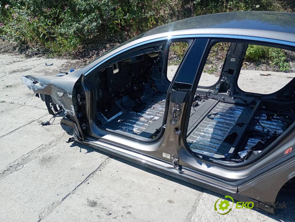 TESLA MODEL S liftback 2016 310 kW 85D AWD KAROSERIA ČTVRŤÁK blatník práh střecha PODŁUŻNICA