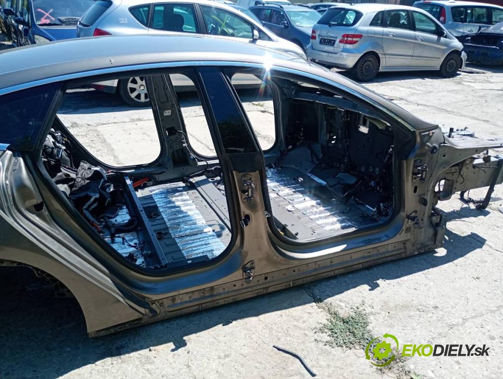 TESLA MODEL S liftback 2016 310 kW 85D AWD KAROSERIA ČTVRŤÁK blatník práh střecha PODŁUŻNICA