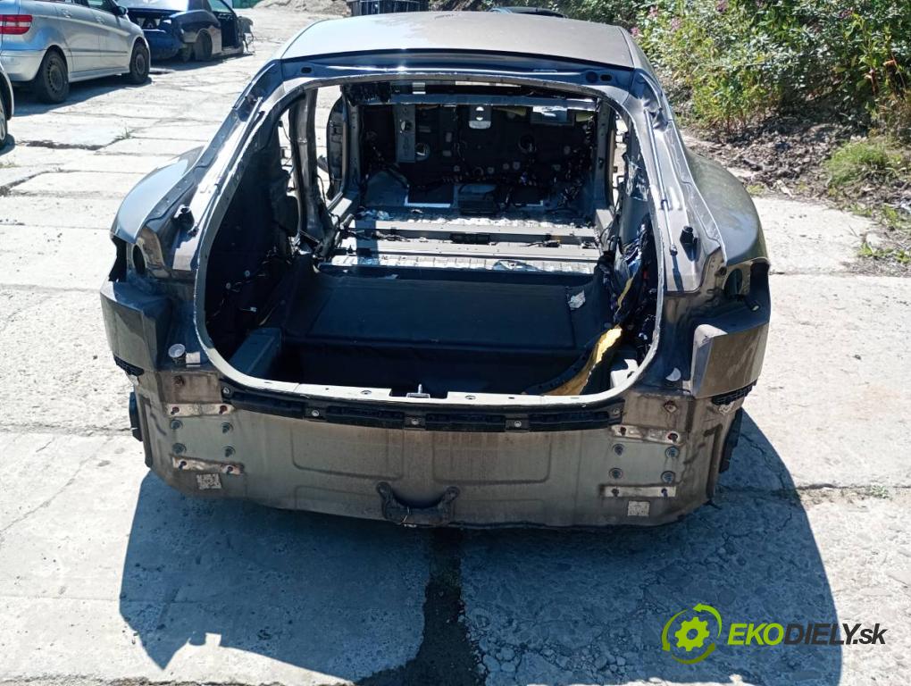 TESLA MODEL S liftback 2016 310 kW 85D AWD KAROSERIA ČTVRŤÁK blatník práh střecha PODŁUŻNICA