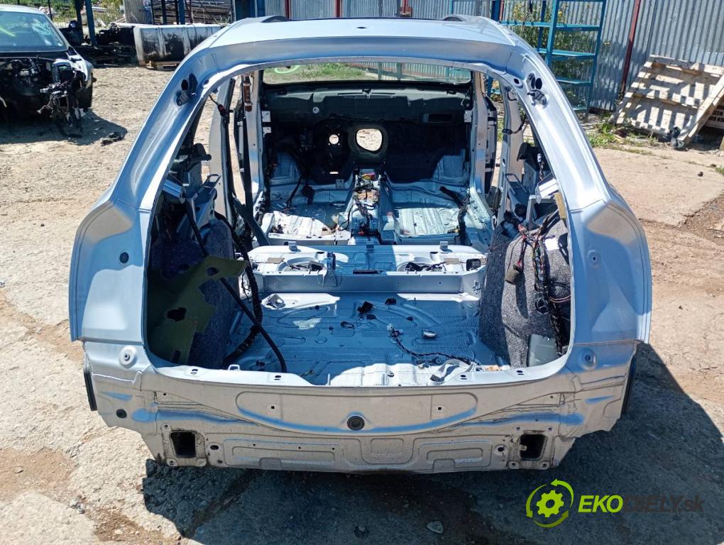 AUDI Q3 I SUV 2016 147 kW 2.0 TFSI quattro 1984 KAROSERIA ČTVRŤÁK blatník práh střecha PODŁUŻNICA