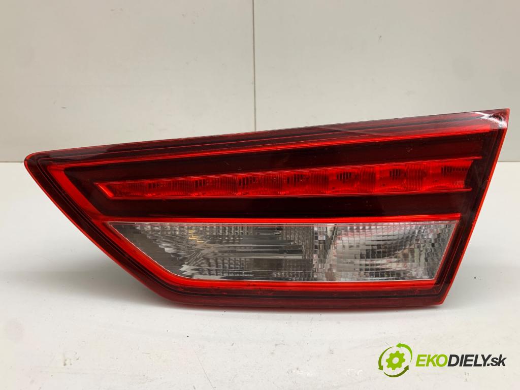 SEAT LEON III Kombi 2015 110 kW 2.0 TDI 1968 světlo pravý zadní část vnitřní 